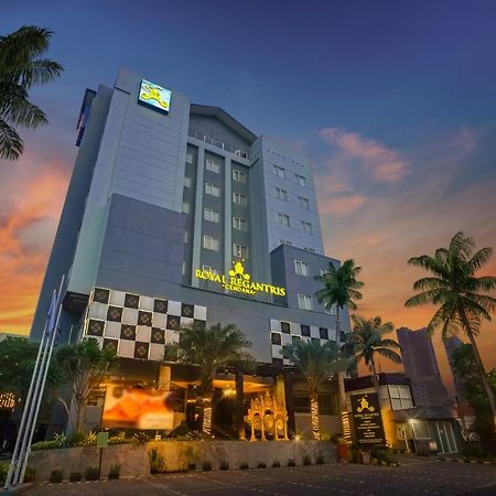 Royal Regantris Cendana Hotel Сурабая Екстериор снимка