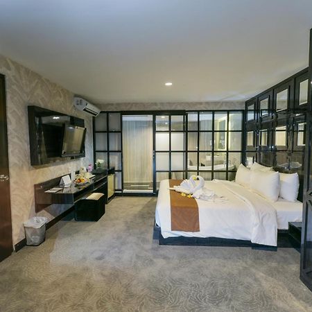 Royal Regantris Cendana Hotel Сурабая Екстериор снимка
