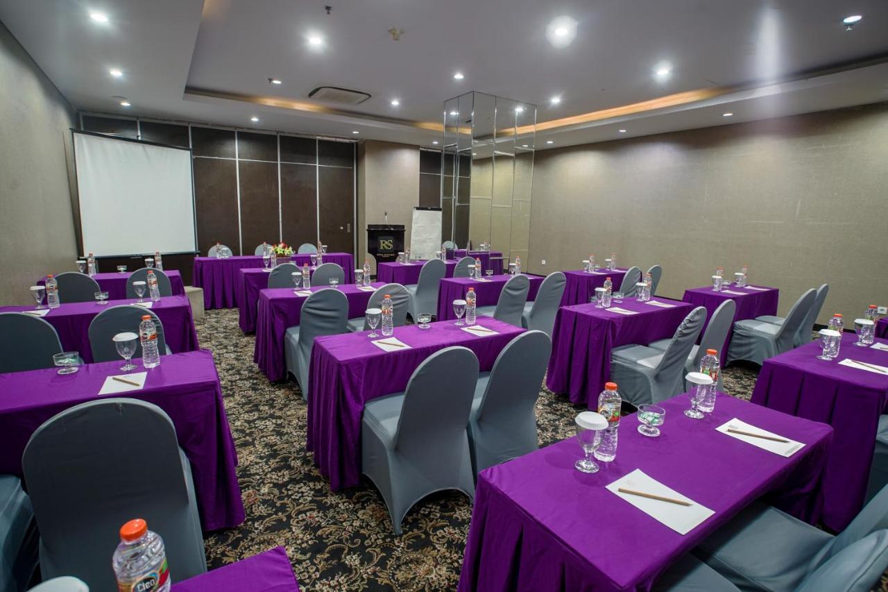 Royal Regantris Cendana Hotel Сурабая Екстериор снимка