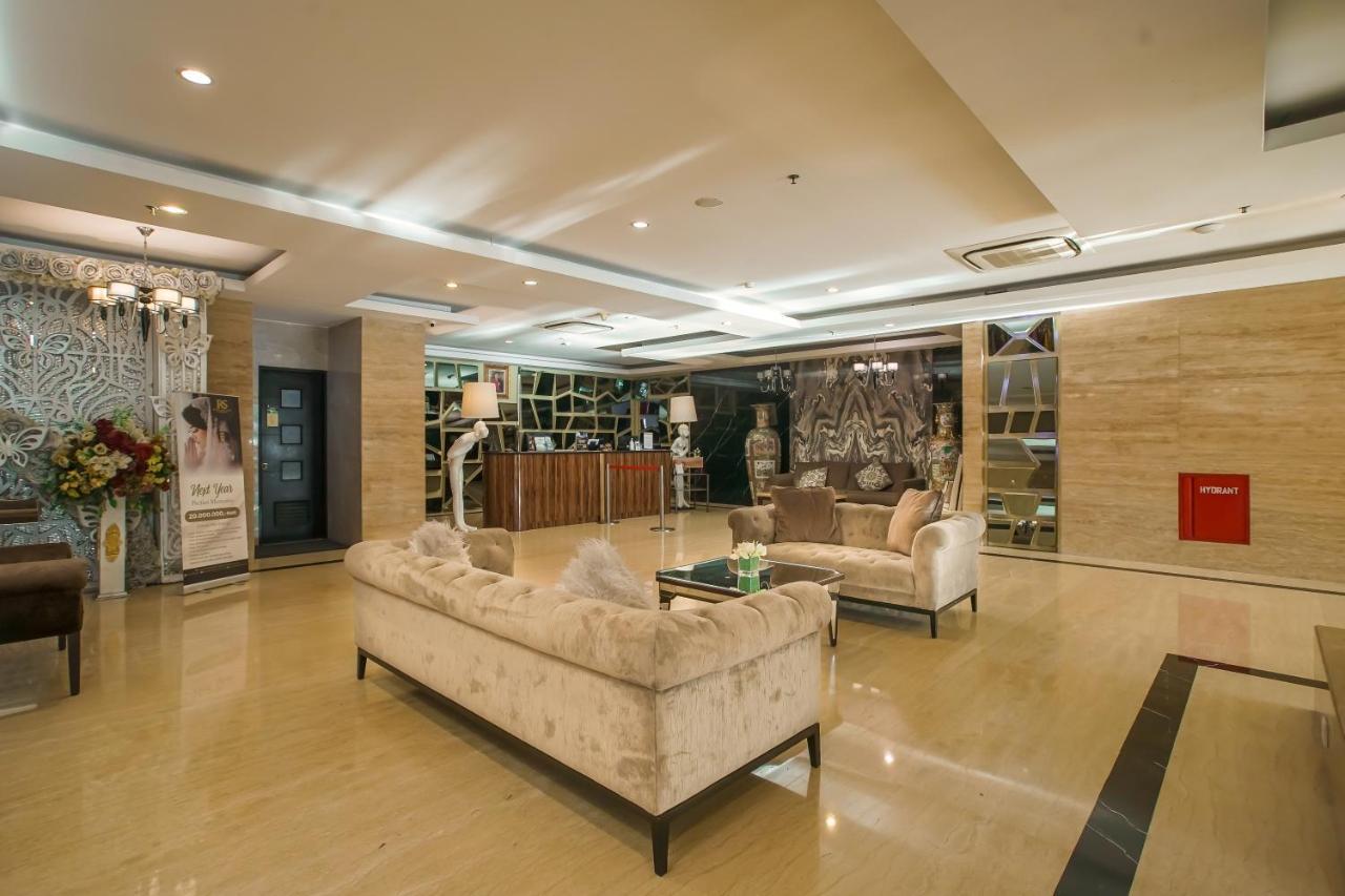 Royal Regantris Cendana Hotel Сурабая Екстериор снимка