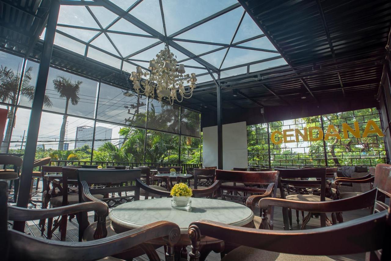 Royal Regantris Cendana Hotel Сурабая Екстериор снимка