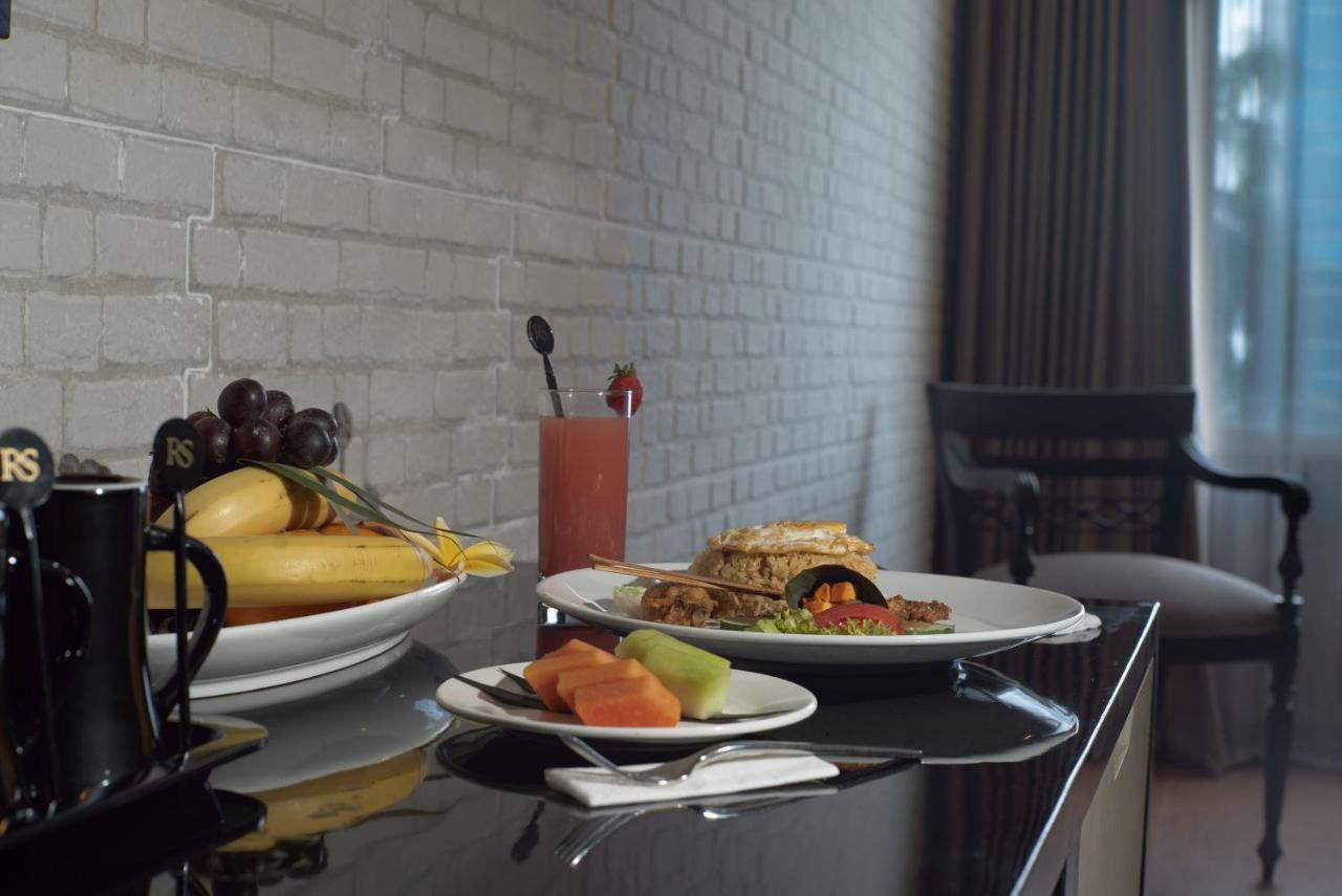 Royal Regantris Cendana Hotel Сурабая Екстериор снимка