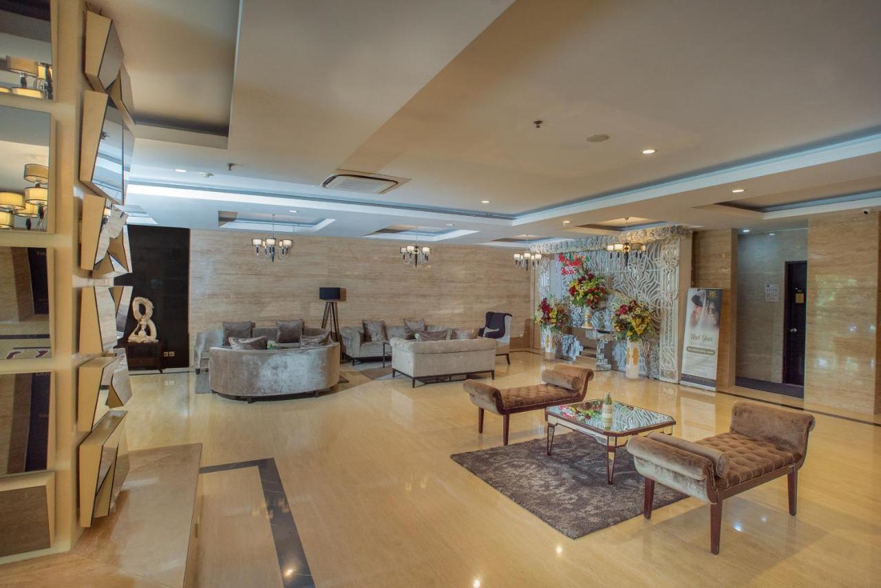 Royal Regantris Cendana Hotel Сурабая Екстериор снимка
