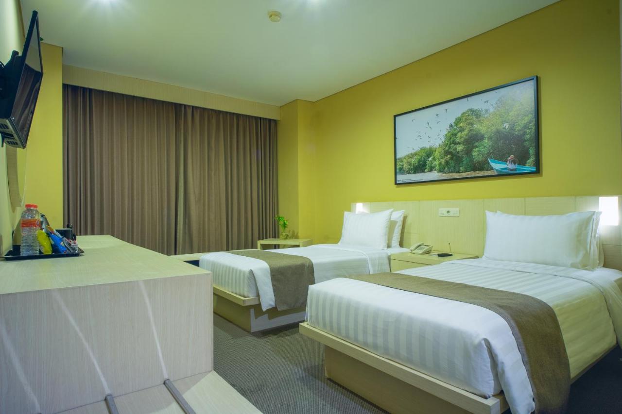Royal Regantris Cendana Hotel Сурабая Екстериор снимка