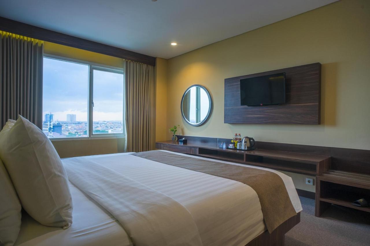 Royal Regantris Cendana Hotel Сурабая Екстериор снимка