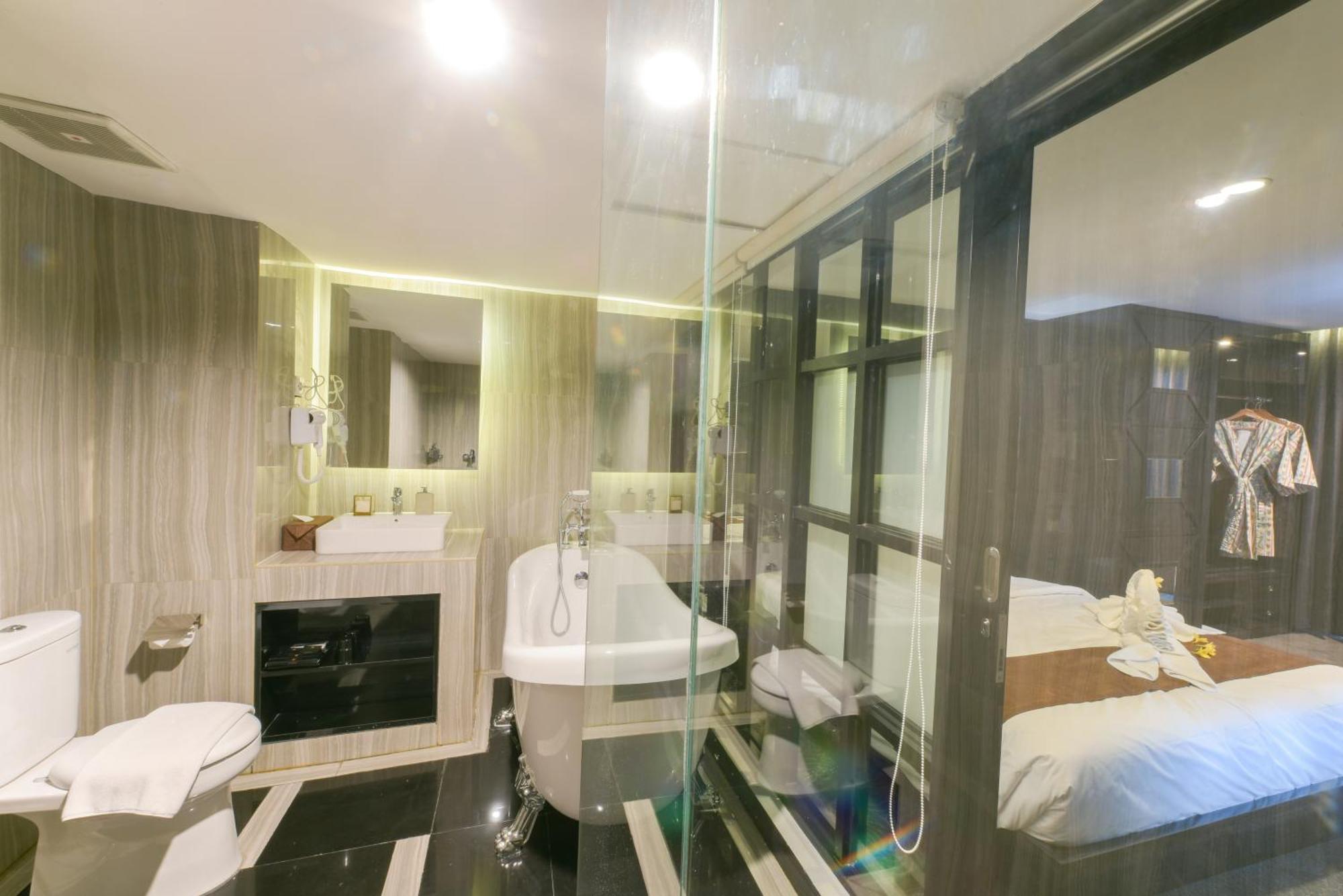 Royal Regantris Cendana Hotel Сурабая Екстериор снимка