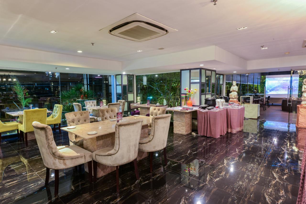 Royal Regantris Cendana Hotel Сурабая Екстериор снимка