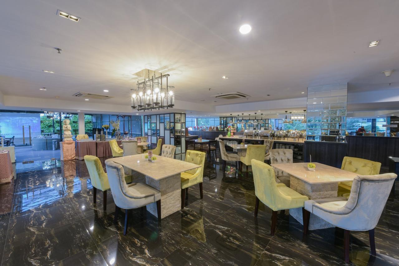 Royal Regantris Cendana Hotel Сурабая Екстериор снимка