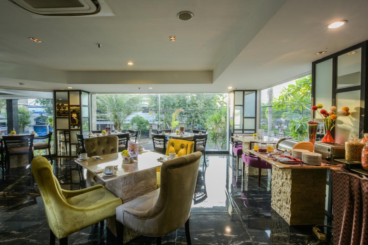 Royal Regantris Cendana Hotel Сурабая Екстериор снимка